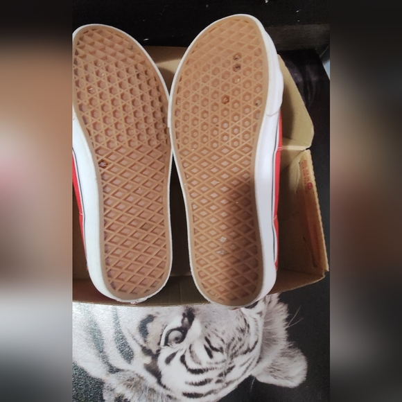 Vans Bold Red High-Top Sneakers. 7 Men. 8.5 Women. - Picture 8 of 13